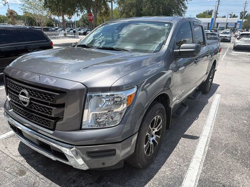 Used 2023 Nissan Titan SV w/ SV Convenience Package RWD image 3