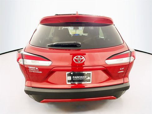 Certified 2023 Toyota Corolla Cross LE w/ Moonroof Package image 6