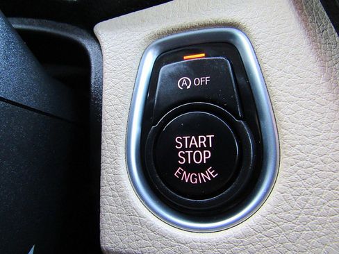 Used 2018 BMW 320i xDrive Sedan image 13