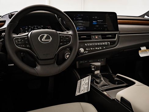 New 2025 Lexus ES 350 w/ Premium Package image 4
