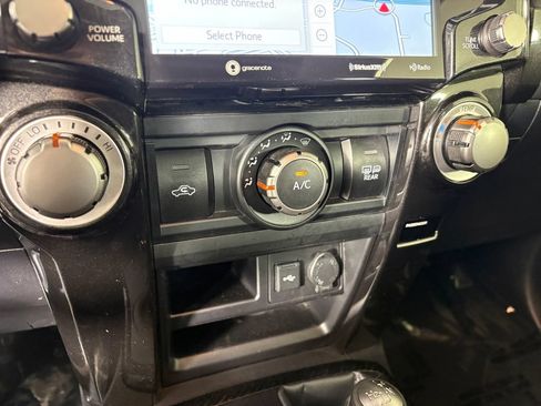 Used 2024 Toyota 4Runner TRD Off-Road Premium w/ Moonroof Package AWD/4WD image 19