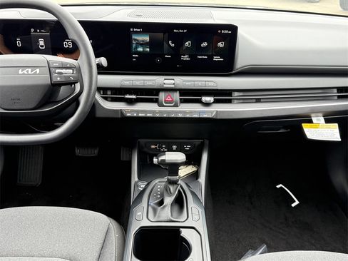 New 2025 Kia K4 LXS image 13