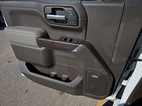 Used 2020 GMC Sierra 1500 SLT RWD image 24