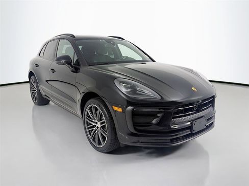 Used 2023 Porsche Macan AWD/4WD image 30
