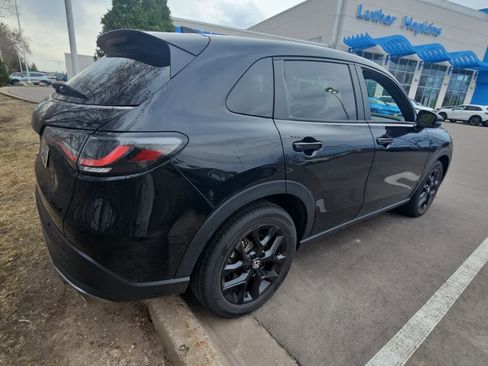 Used 2024 Honda HR-V Sport image 3