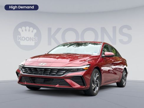 Certified 2025 Hyundai Elantra Limited FWD image 1