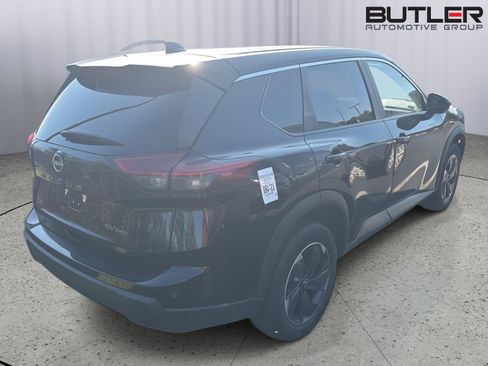 Used 2024 Nissan Rogue SV AWD/4WD image 8