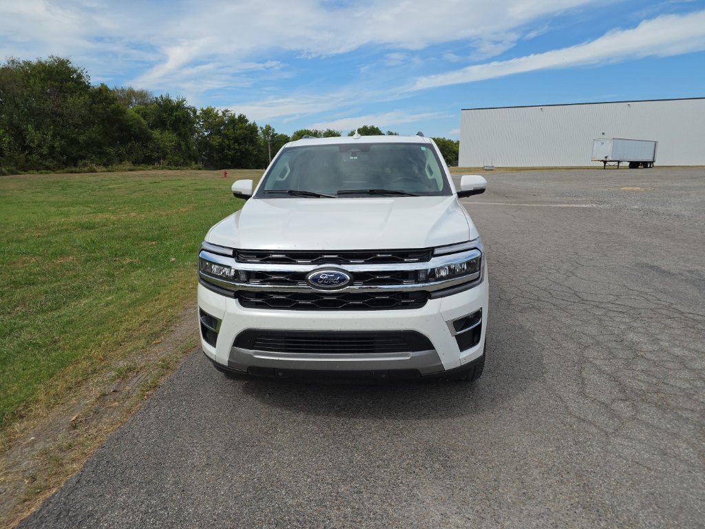 Used 2024 Ford Expedition Max Limited AWD/4WD image 2
