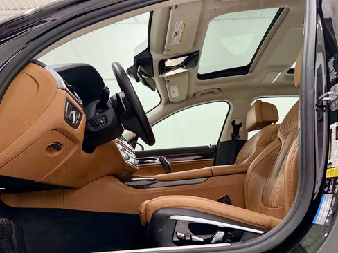 Used 2016 BMW 750i xDrive image 9