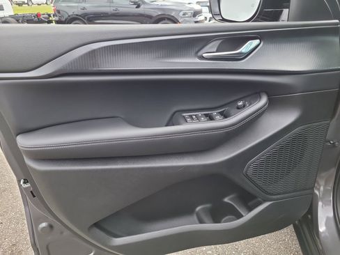 New 2025 Jeep Grand Cherokee Altitude image 14