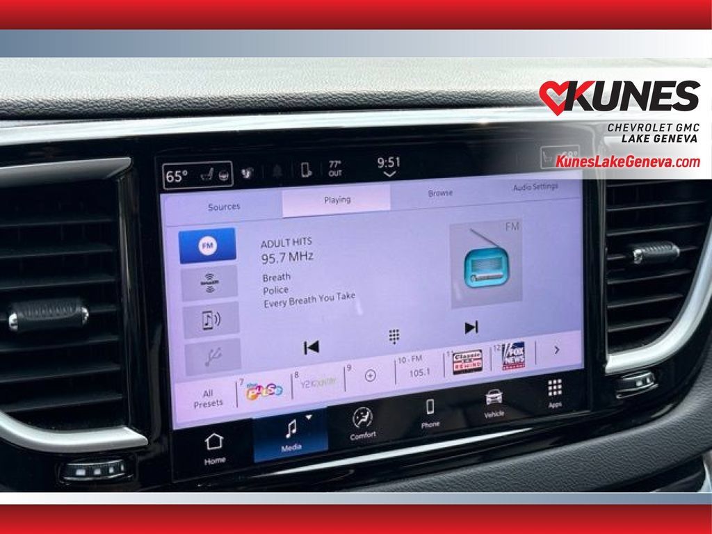 Used 2024 Chrysler Pacifica Touring-L FWD image 21