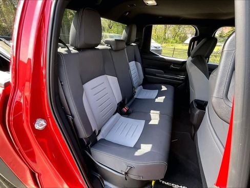 Certified 2025 Toyota Tacoma TRD Off-Road image 18