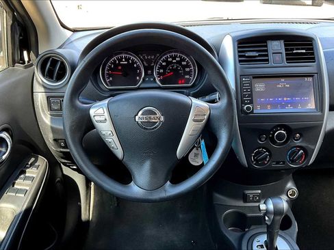 Used 2019 Nissan Versa SV image 5