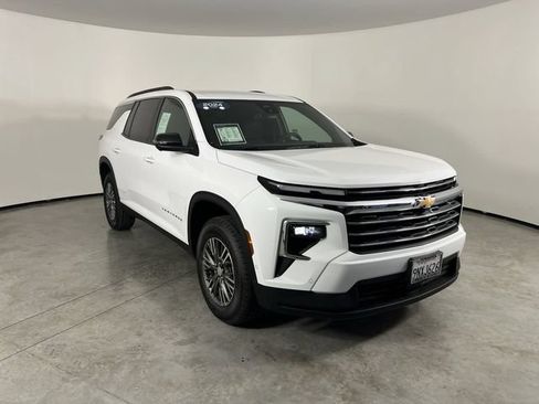 Certified 2024 Chevrolet Traverse LT w/ Enhanced Driving Package AWD/4WD image 2