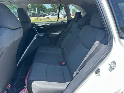 Used 2022 Toyota RAV4 XLE FWD image 6