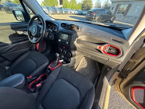 Used 2015 Jeep Renegade Trailhawk w/ Popular Equipment Group AWD/4WD image 9