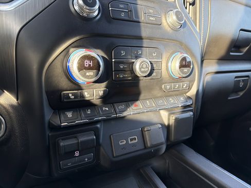 Used 2022 GMC Sierra 3500 Denali w/ Denali Black Diamond Edition image 22