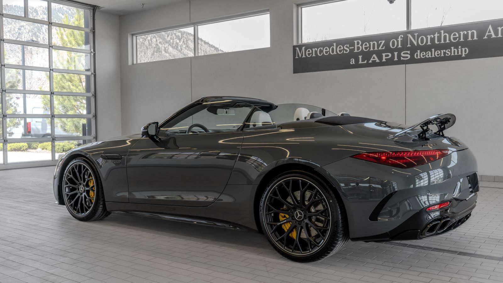 Used 2026 Mercedes-Benz SL 63 AMG 4MATIC image 15