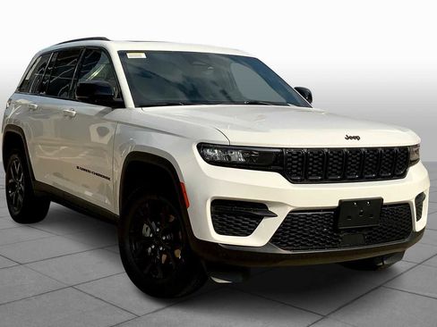 New 2025 Jeep Grand Cherokee Altitude image 2