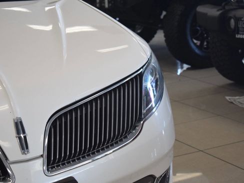 Used 2013 Lincoln MKS AWD image 8