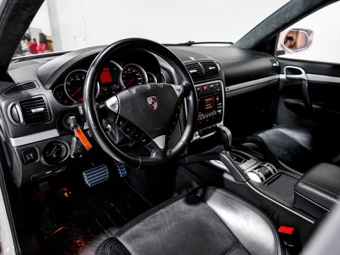 Used 2010 Porsche Cayenne GTS image 18