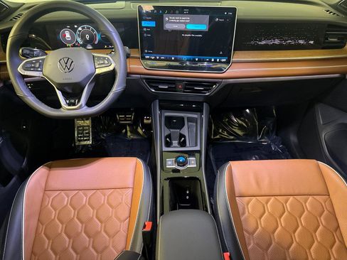 New 2026 Volkswagen Tiguan SEL R-Line image 12