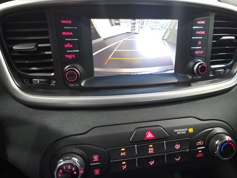 Used 2016 Kia Sorento FWD w/ LX Convenience Package image 24