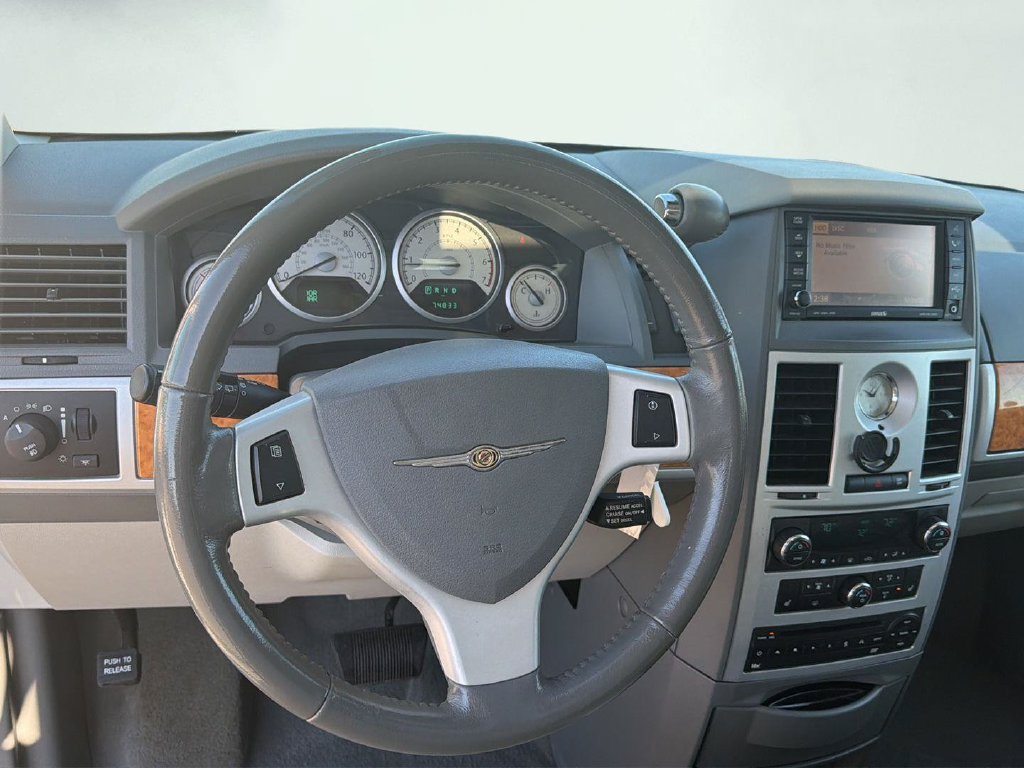 Used 2010 Chrysler Town & Country Limited w/ Entertainment Group #3 FWD image 18