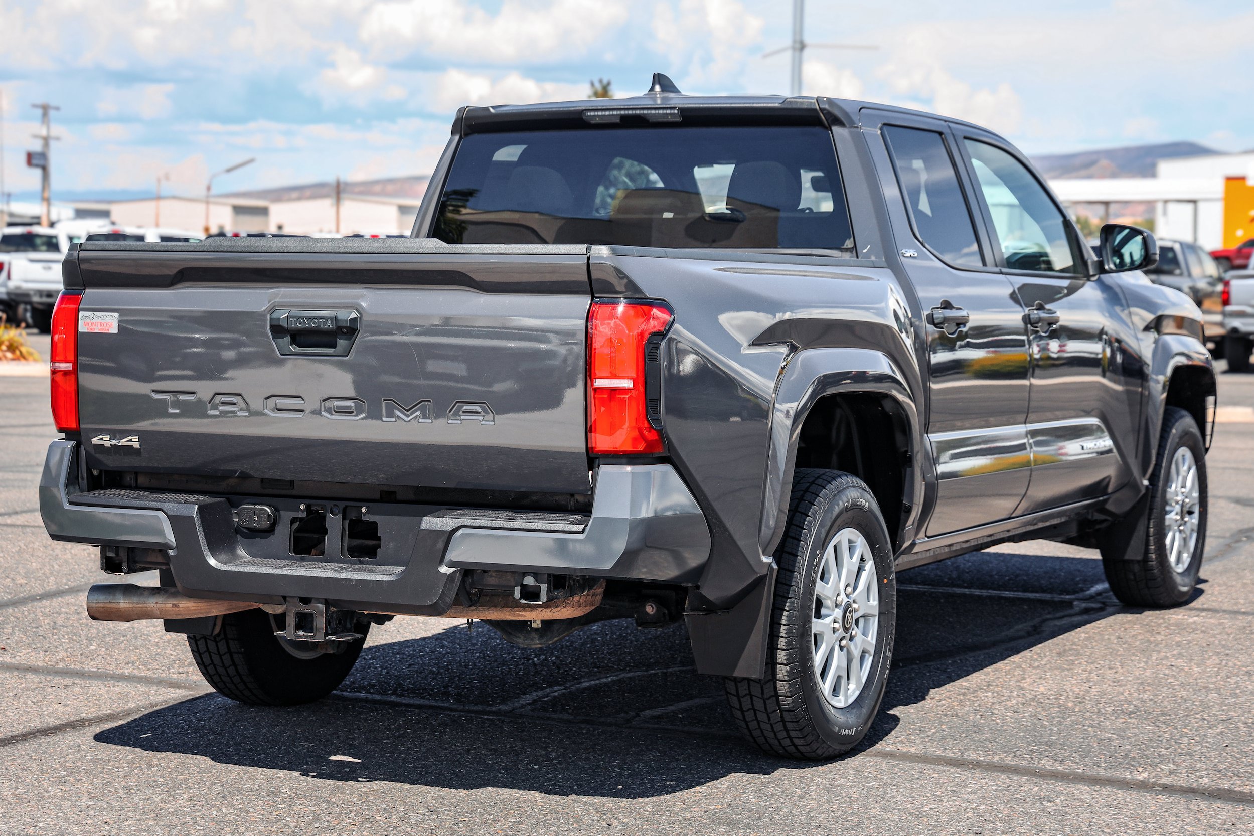 Used 2024 Toyota Tacoma SR5 AWD/4WD image 4