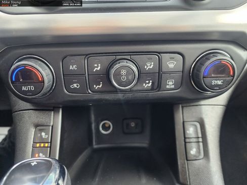 Used 2018 GMC Acadia SLT image 44