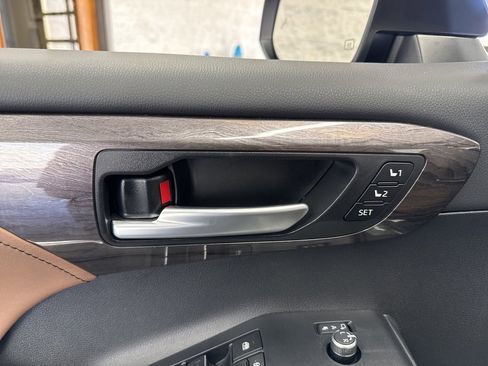 Certified 2025 Toyota Highlander Limited image 39