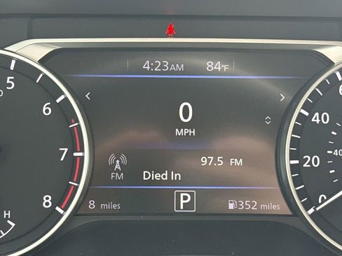 New 2025 Nissan Sentra SR FWD image 10