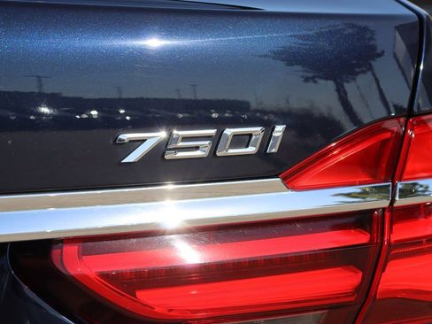 Used 2017 BMW 750i xDrive image 11