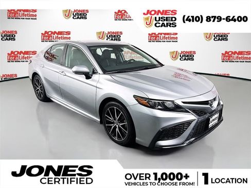 Certified 2022 Toyota Camry SE image 1
