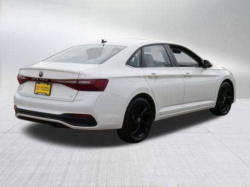 Used 2025 Volkswagen Jetta SE w/ Sunroof Package FWD image 7