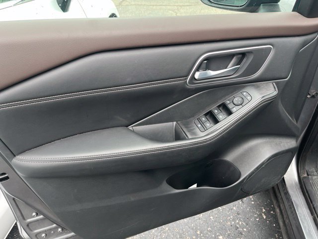 Used 2021 Nissan Rogue SV AWD/4WD image 8
