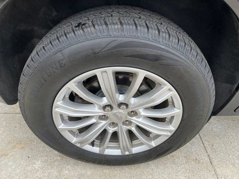 Used 2017 Cadillac XT5 FWD image 7