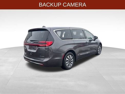 Used 2022 Chrysler Pacifica Touring-L w/ Uconnect Theater Family Group image 7