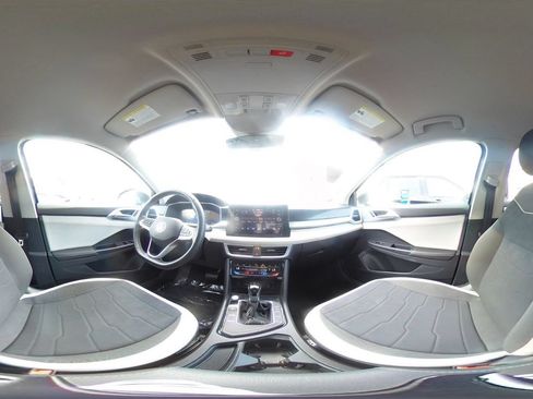 Used 2025 Volkswagen Taos SE FWD image 42