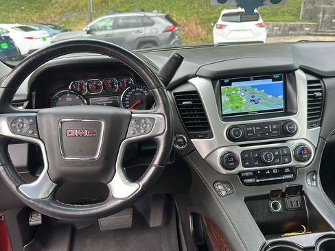 Used 2019 GMC Yukon XL SLT w/ Open Road Package AWD/4WD image 13