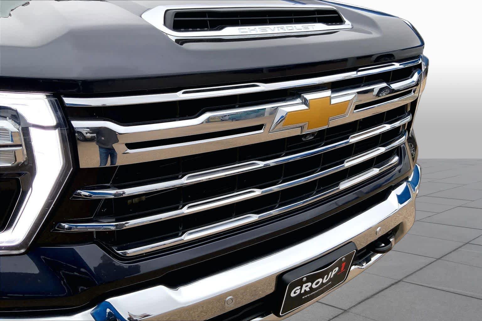 Used 2024 Chevrolet Silverado 2500 LTZ w/ LTZ Convenience Package AWD/4WD image 30