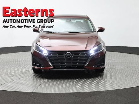 Used 2024 Nissan Altima 2.5 SV w/ SV Premium Package AWD/4WD image 2