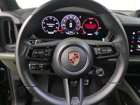 Used 2025 Porsche Cayenne GTS AWD/4WD image 7