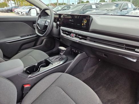 Used 2025 Kia K4 LX image 9