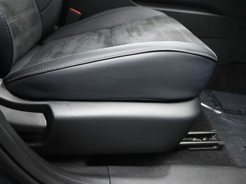 Used 2025 Mitsubishi Outlander AWD image 16