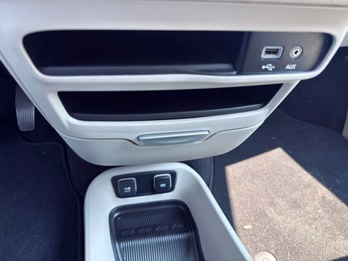 Used 2017 Chrysler Pacifica Limited w/ Advanced Safetytec Group FWD image 45