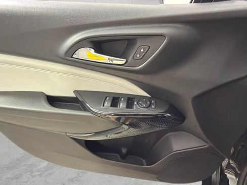 Used 2025 Chevrolet Trax LT w/ Driver Confidence Package FWD image 25