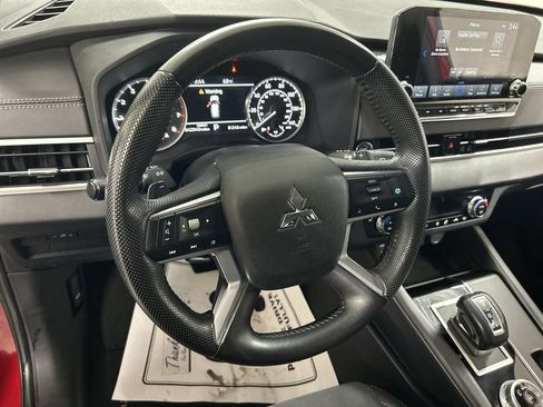 Used 2023 Mitsubishi Outlander SE AWD/4WD image 4
