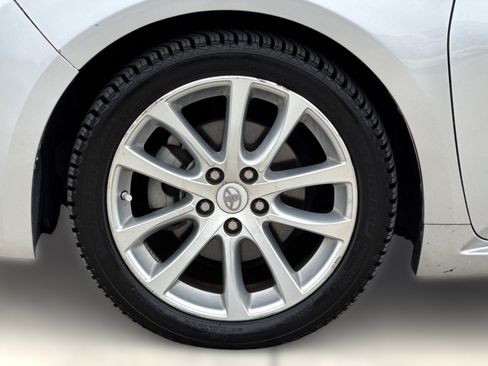 Used 2013 Toyota Avalon Limited w/ Technology Pkg FWD image 12