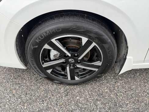 Used 2024 Nissan Sentra SV image 7